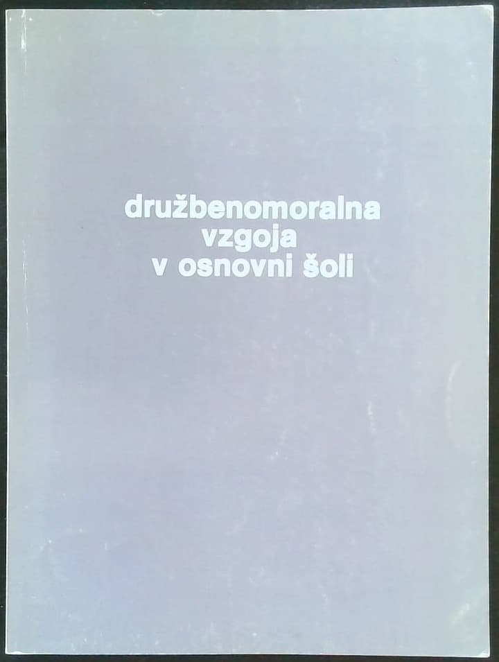 Naslovnica knjige Družbenomoralna vzgoja v osnovni šoli