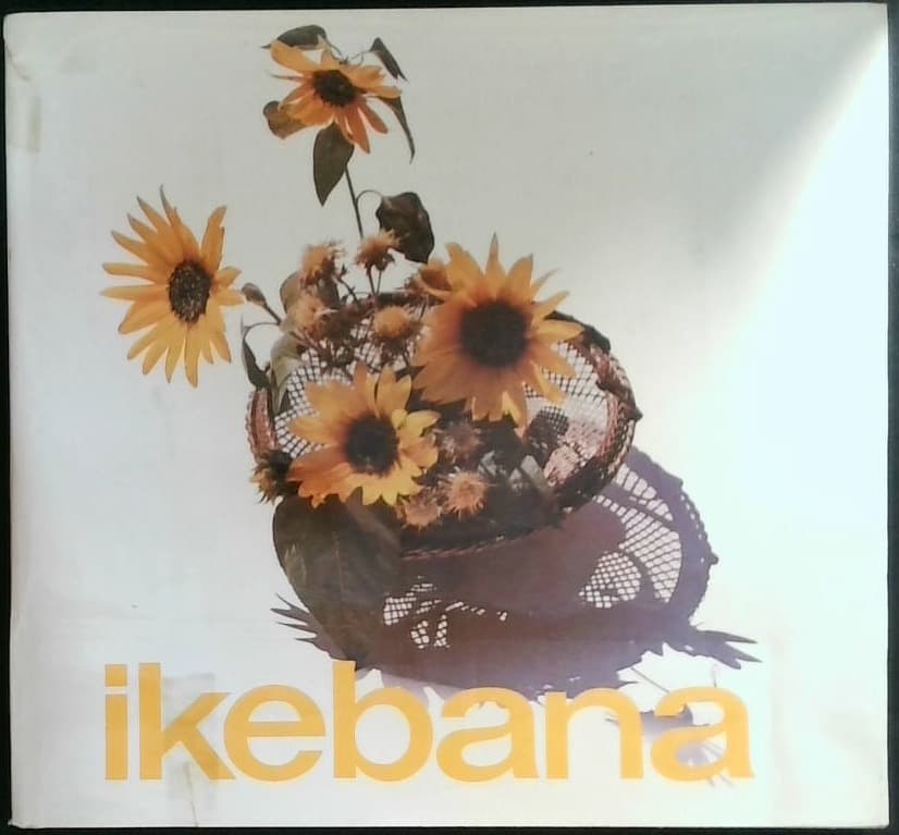 Naslovnica knjige Ikebana: Umetnost aranžiranja cvetja
